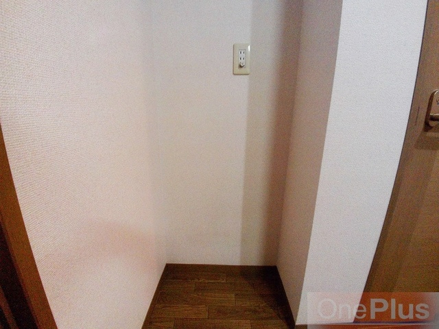 ヴィラ篠原の居間・リビング|冷蔵庫置場