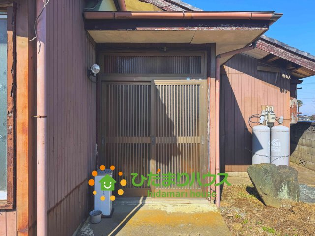 久喜市島川　中古一戸建ての玄関