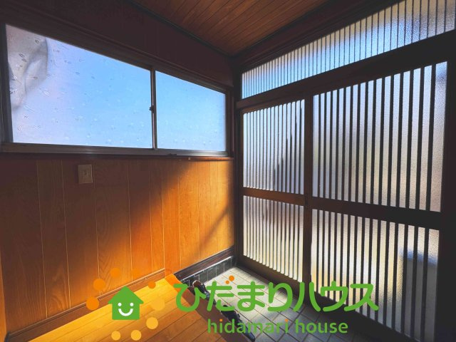 久喜市島川　中古一戸建ての玄関