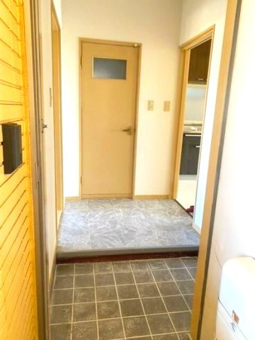 レジデンスFUTABAの玄関