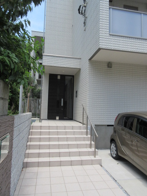 Ｍａｉｓｏｎ　ｄｅ　Ｏｎｚｅのロビー|オートロック付エントランス　便利な宅配ＢＯＸ付