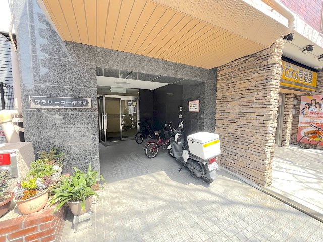フラワーコーポ平尾のエントランス