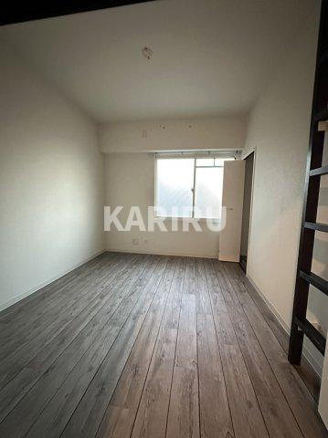 ユンヌ・ホワイエの洋室