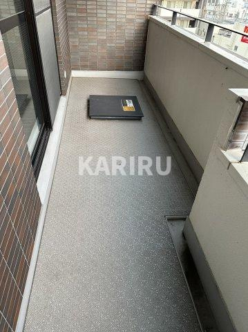 ユンヌ・ホワイエのバルコニー