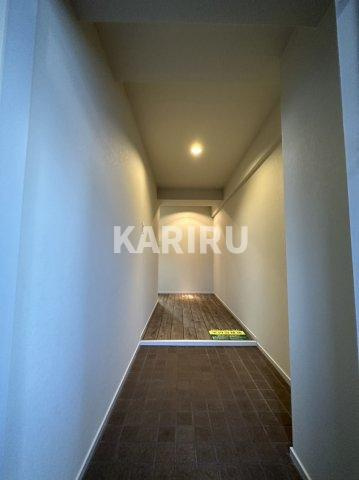 ユンヌ・ホワイエの玄関