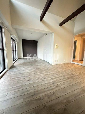 ユンヌ・ホワイエの居間・リビング