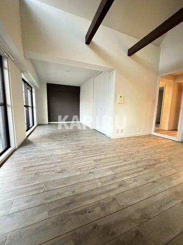 ユンヌ・ホワイエの居間・リビング