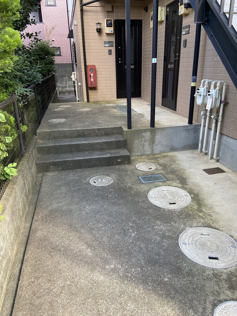 クレール松飛台の駐車場