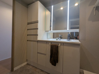 【独立洗面台】 | ライオンズマンション北鈴蘭台第2 | 洗面化粧台も新調しております。