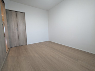 【洋室】 | ライオンズマンション北鈴蘭台第2 | 家具の置場に困らない洋室です。