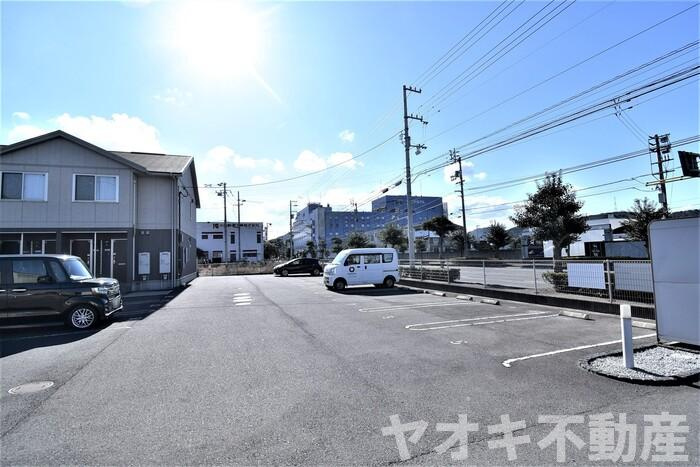 アリエッタ B棟の駐車場