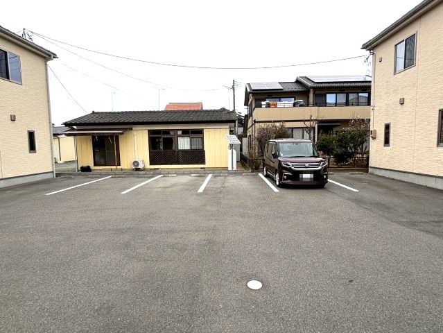 サニーテラスB棟の駐車場