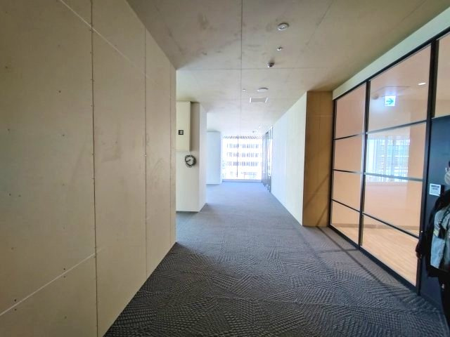 ｅｍＣＡＭＰＵＳ ＷＥＳＴ2階貸店舗の内装