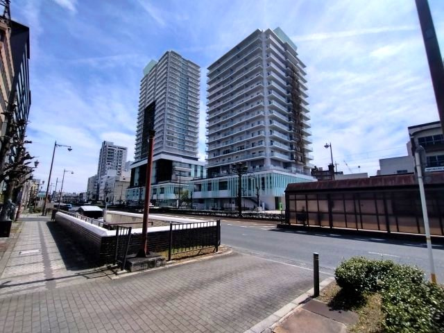 ｅｍＣＡＭＰＵＳ ＷＥＳＴ2階貸店舗の外観