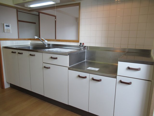 グリーンヒルズ東舞子３ＬＤＫのキッチン|キッチンでお料理をお楽しみください