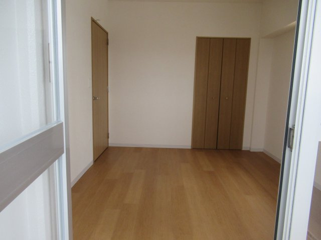 グリーンヒルズ東舞子３ＬＤＫの洋室|ゆったりした洋室です