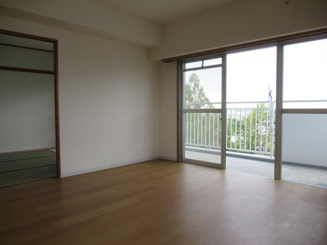 グリーンヒルズ東舞子３ＬＤＫの居間・リビング|ゆったり過ごせるリビングです