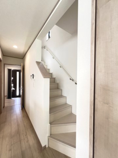 高浜市湯山町３期　１号棟の内装|階段
