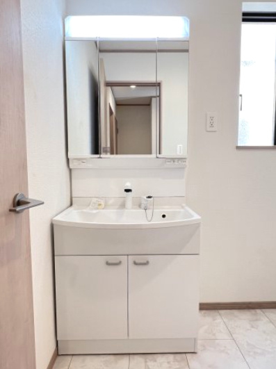 高浜市湯山町３期　１号棟の独立洗面台