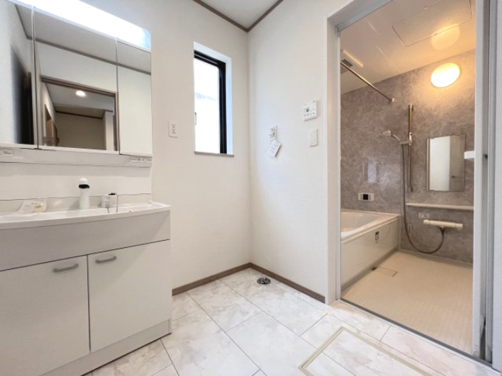 高浜市湯山町３期　１号棟の洗面所