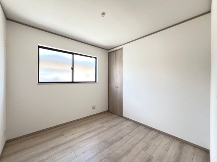 高浜市湯山町３期　１号棟の洋室|中4.5帖洋室