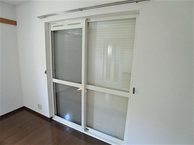 ソレアード・プラーサのバルコニー|ベランダ部分にはシャッター雨戸を完備