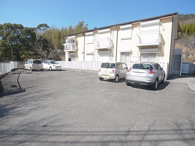 ソレアード・プラーサの駐車場|敷地内駐車場