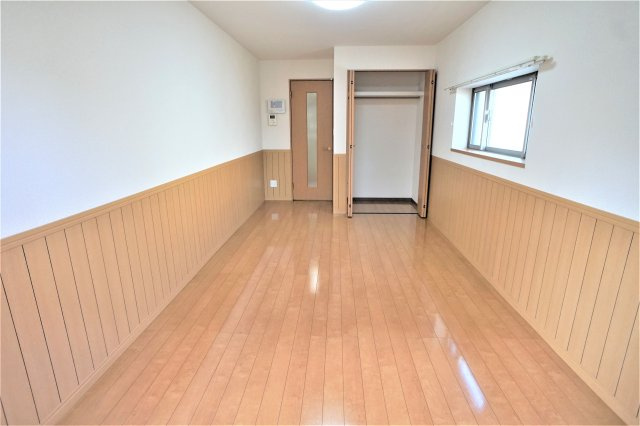 グランカルム津田沼の洋室|洋室９帖の広い間取りは２面採光で明るくお勧めですよ