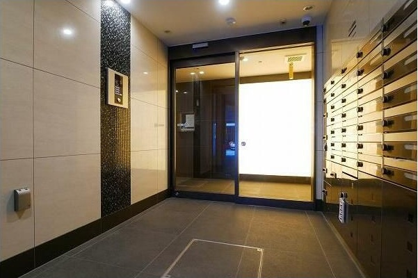 レアライズ秋葉原のエントランス