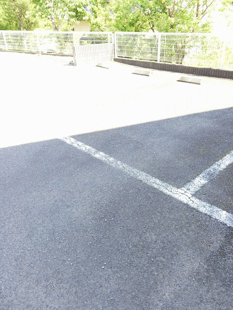 エターナルグローブBの駐車場