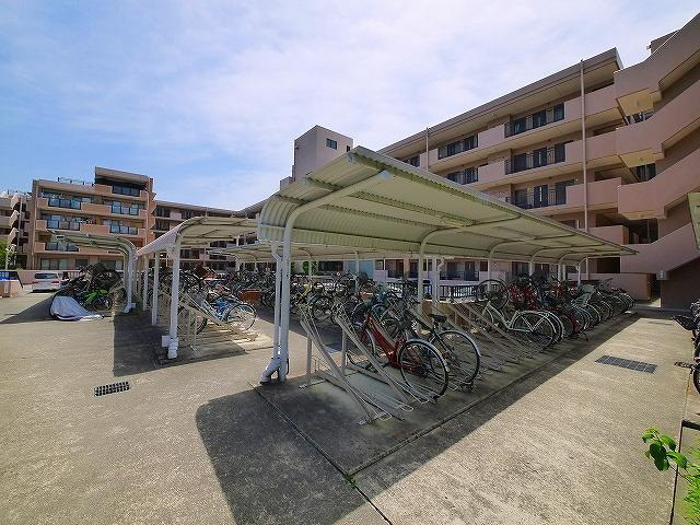 ルモン奈良大森のその他共用部分|ゆったりとした駐輪スペース。