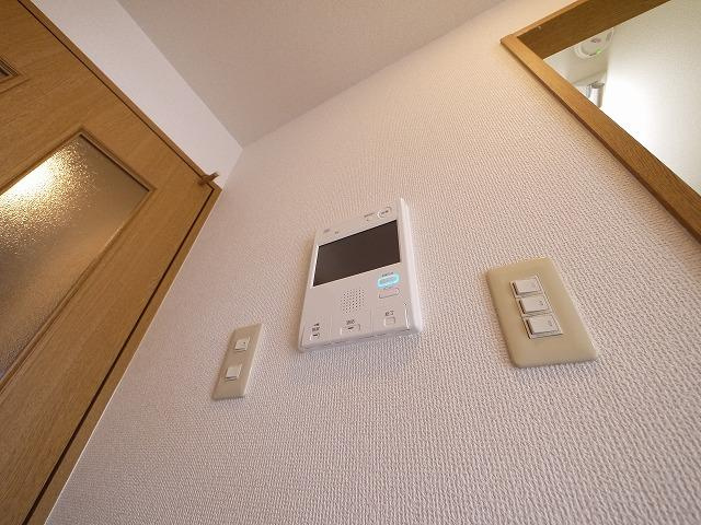 ルモン奈良大森の設備|お顔が見えるモニター付きインターホンで安心。