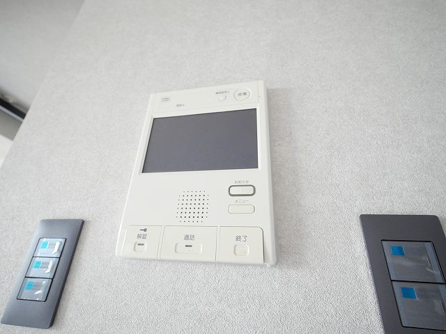 ルモン奈良大森のセキュリティ|モニター付きインターホン完備