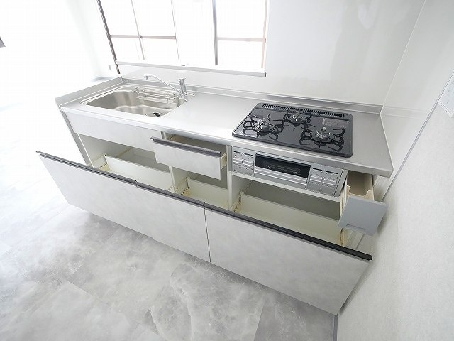 ルモン奈良大森のキッチン|コンパクトなキッチンで掃除もラクラク