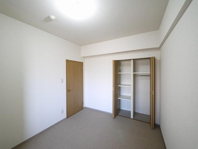 ルモン奈良大森の寝室|明るい洋室です。