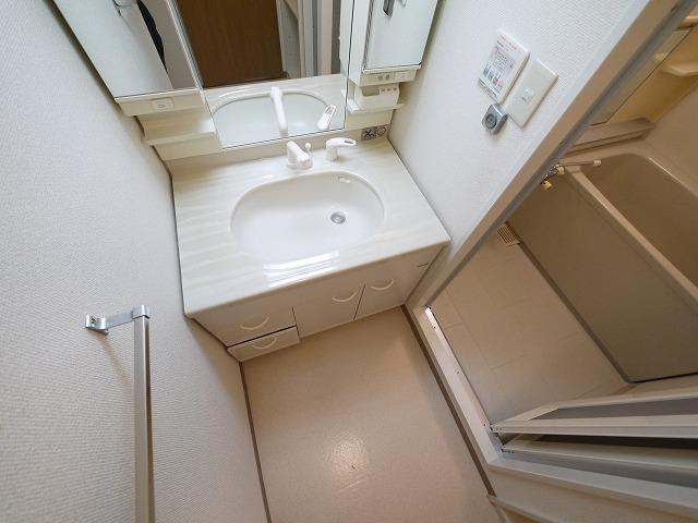 ルモン奈良大森の洗面所|広い洗面スペース