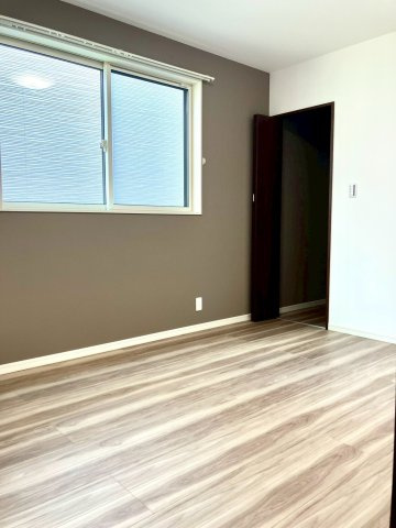 ルミナスコート飯山町⑤の洋室