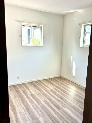 ルミナスコート飯山町⑤の洋室