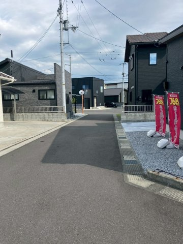ルミナスコート飯山町⑤の前面道路含む現地写真
