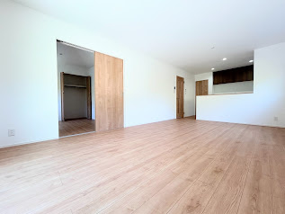 【居間・リビング】 | ◆横浜市緑区北八朔町新築2号棟◆ | ◆一家だんらんのスペースとなるＬＤＫ。窓から明るい光が差し込み、思わず家族の会話も弾む快適な空間。