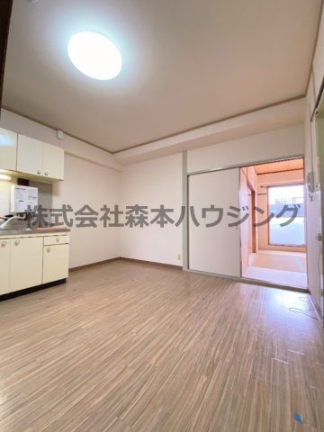 【居間・リビング】 | 　清水谷コーポ | 使いやすい居間です