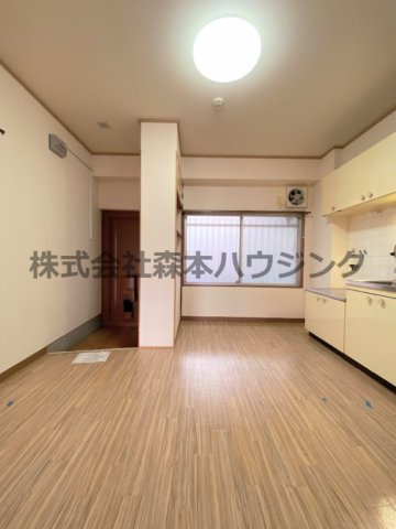 【居間・リビング】 | 　清水谷コーポ | 使いやすい居間です
