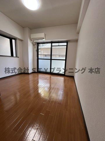 仲介手数料０円！ヴァンベール桜山の居間・リビング