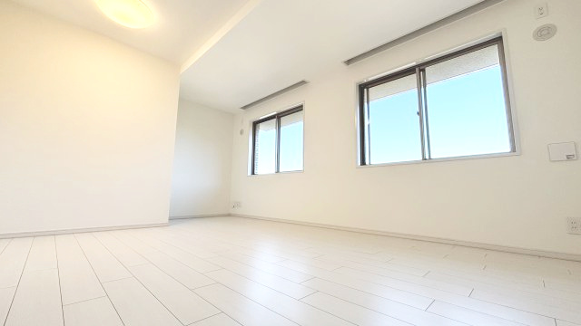 北西側洋室、元々2部屋の間取りを1部屋にリフォームしました