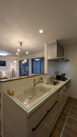 ここまでくると、もはや得？【瀬谷区阿久和西】中古戸建（新築未入居）のキッチン|きれいなキッチンです