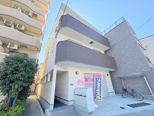 ラフィーネ十三の外観