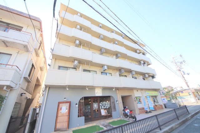 フォレスト高畑マンションの外観