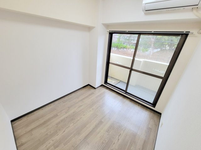 フォレスト高畑マンションの居間・リビング