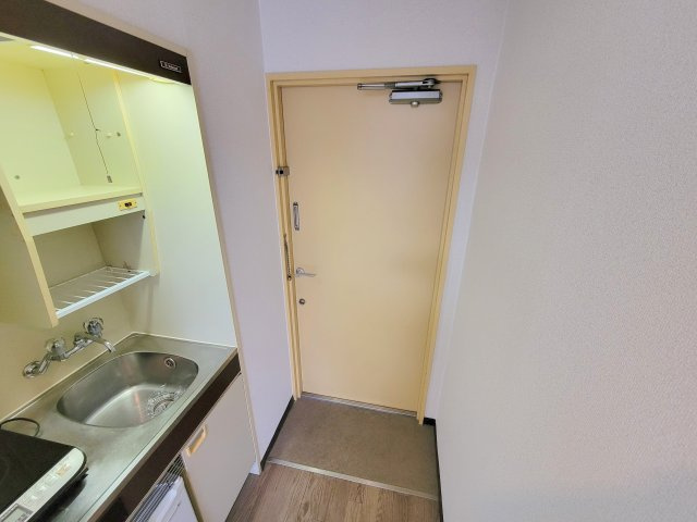 フォレスト高畑マンションの玄関