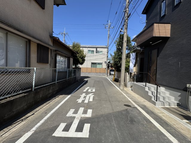 流山市青田新築戸建（青田２期）の前面道路含む現地写真|西側前面道路・幅員約5ｍ